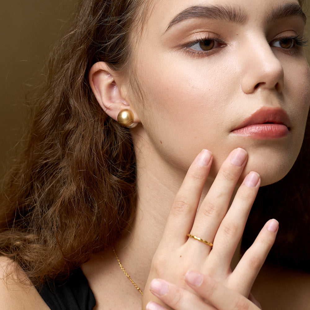 Energy Aura Pearl Studs