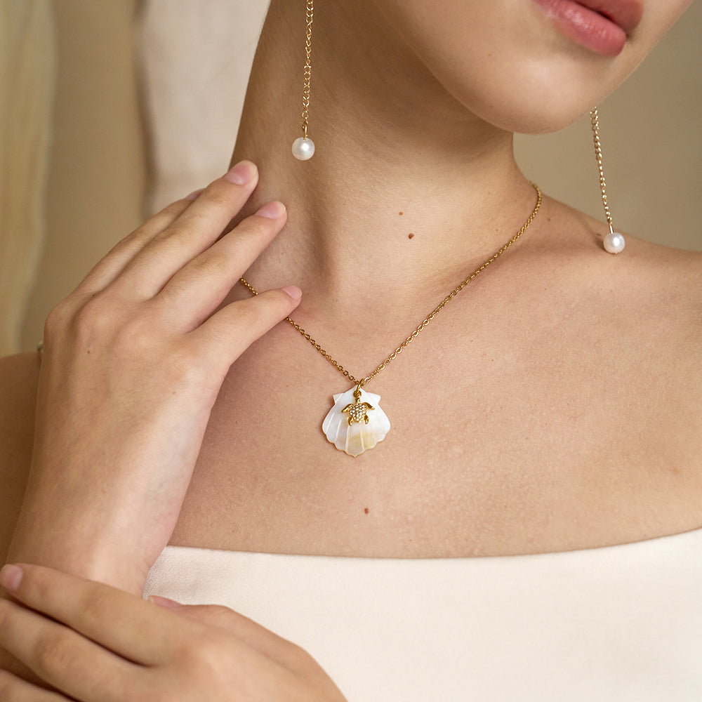Dainty Gilded Coastal Seashell Pendant Necklace
